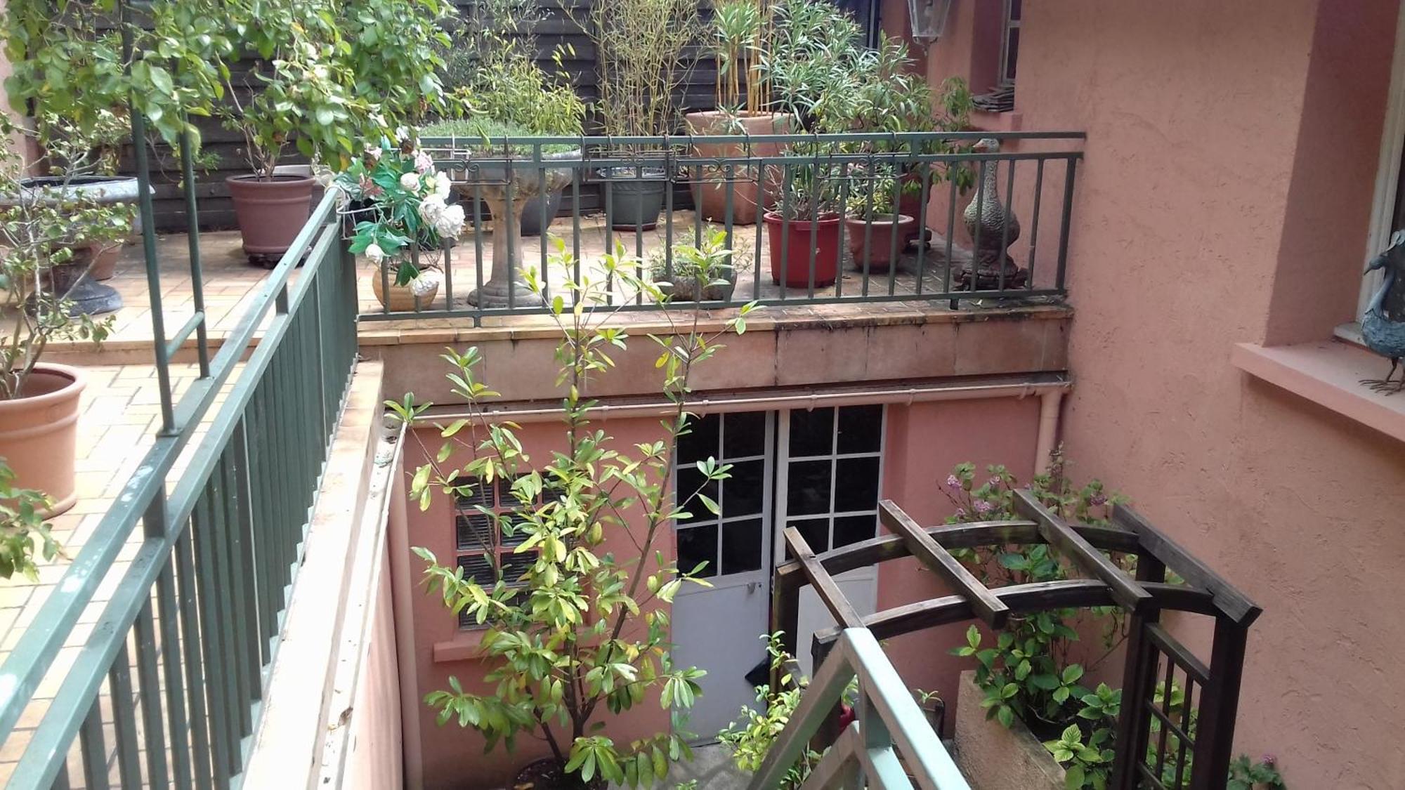 Hotel La Maison Rose: Lieu Atypique Nemours Exterior foto