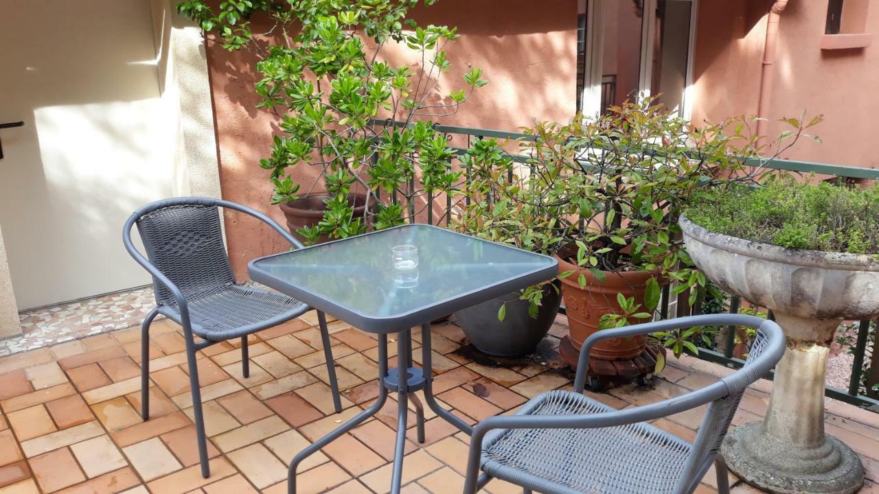 Hotel La Maison Rose: Lieu Atypique Nemours Exterior foto